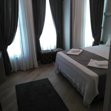 Hotel Bella 3 *